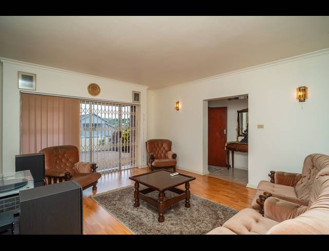 4 BEDROOM HOUSE SOLD IN PARLOCK